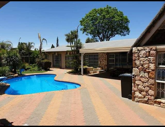 5 BEDROOM HOUSE FOR SALE IN VANDERBIJLPARK SW 5